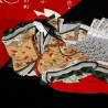 Furoshiki 67x67 rouge et noir - motifs de Hime. Tissu et textile japonais d'emballage.