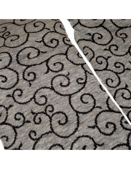 Short crew Tabi socks - Size 39 to 43 - Karakusa patterns. Japanese s^lit toes socks. Short crew Tabi socks - Size 39 to 43 - Karakusa patterns. Japanese s^lit toes socks.