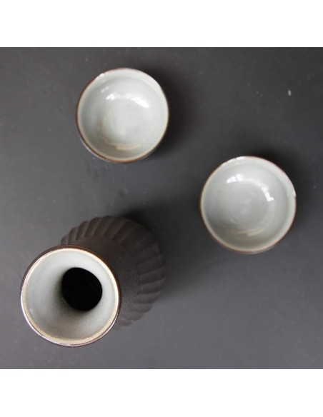Tetsuhai Sake Set. Japanese pottery and earthenware. Tetsuhai Sake Set. Japanese pottery and earthenware.