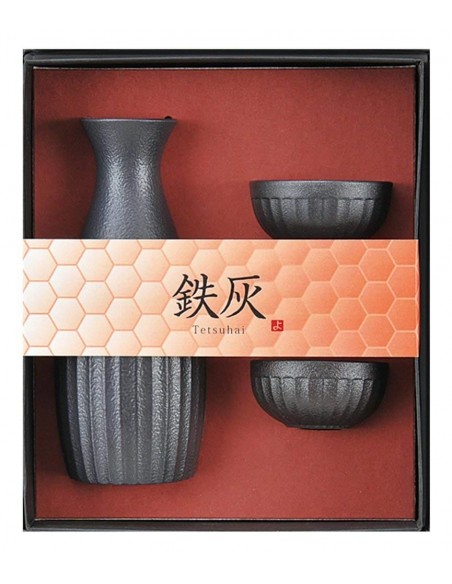 Tetsuhai Sake Set. Japanese pottery and earthenware. Tetsuhai Sake Set. Japanese pottery and earthenware.