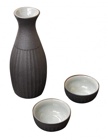 Tetsuhai Sake Set. Japanese pottery and earthenware.