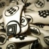 Carré de tissu japonais 52 x 52 blanc cassé - Motifs de Kamon. Emballage cadeaux en tissu.