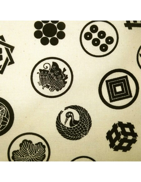 Carré de tissu japonais 52 x 52 blanc cassé - Motifs de Kamon. Emballage cadeaux en tissu.