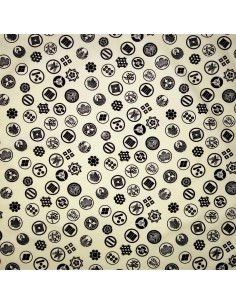 Carré de tissu japonais 52 x 52 blanc cassé - Motifs de Kamon. Emballage cadeaux en tissu.