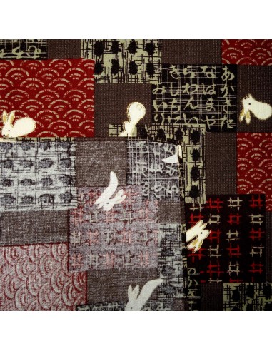 Carré de tissu japonais 52 x 52 marron - Motifs de lapins Usagi. Emballage cadeaux en tissu.