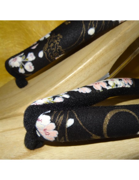 Geta 24 cm - Black bridle with Sakura prints. Japanese flip flop for Yukata Geta 24 cm - Black bridle with Sakura prints. Japanese flip flop for Yukata