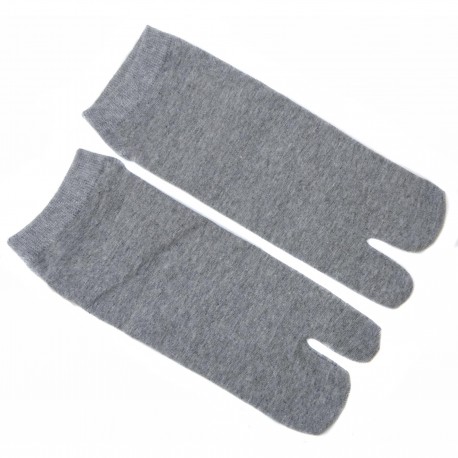 Sneaker Tabi socks Size 43 to 46 - Solid grey color. Split toes flip flop socks